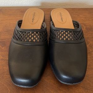 Comfort View Black Slides Size 8 Wide